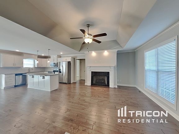 3rd image of 704 Persimmon Pl