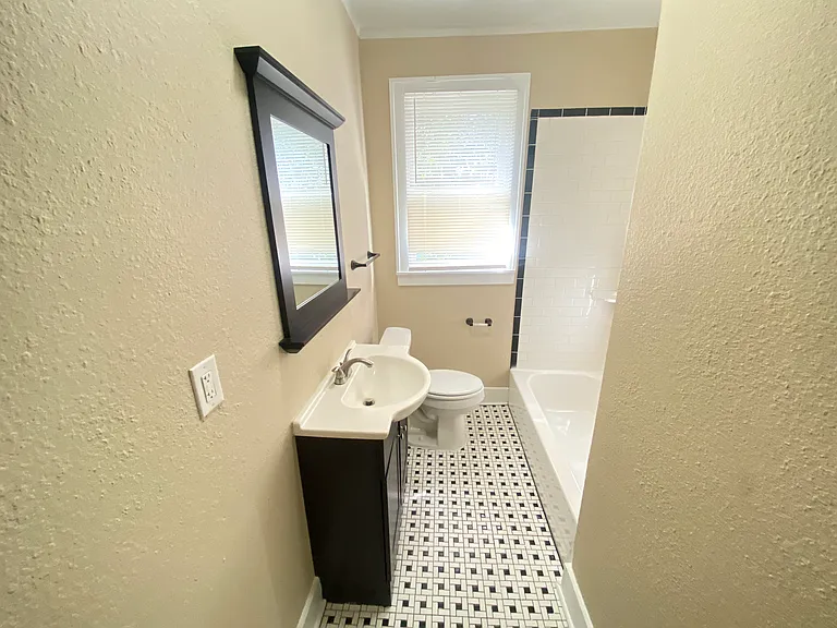 1356 Faxon Ave — Photo 7