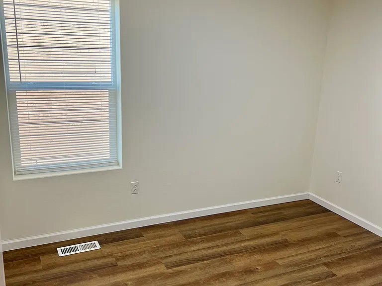 2129 NW Woodland Dr — Photo 11