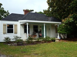 2716 Arvon Ave, Morehead City, NC 28557