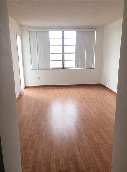 1st image of 1501 NE 191st St APT C406