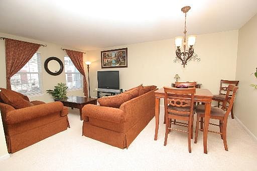 4th image of 2853 N Augusta Dr