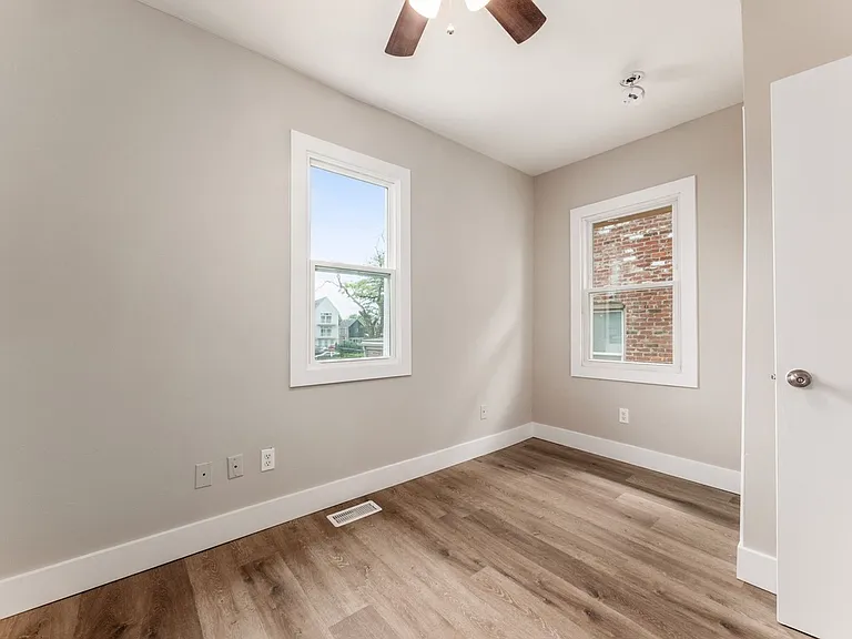 949 E Long St — Photo 21