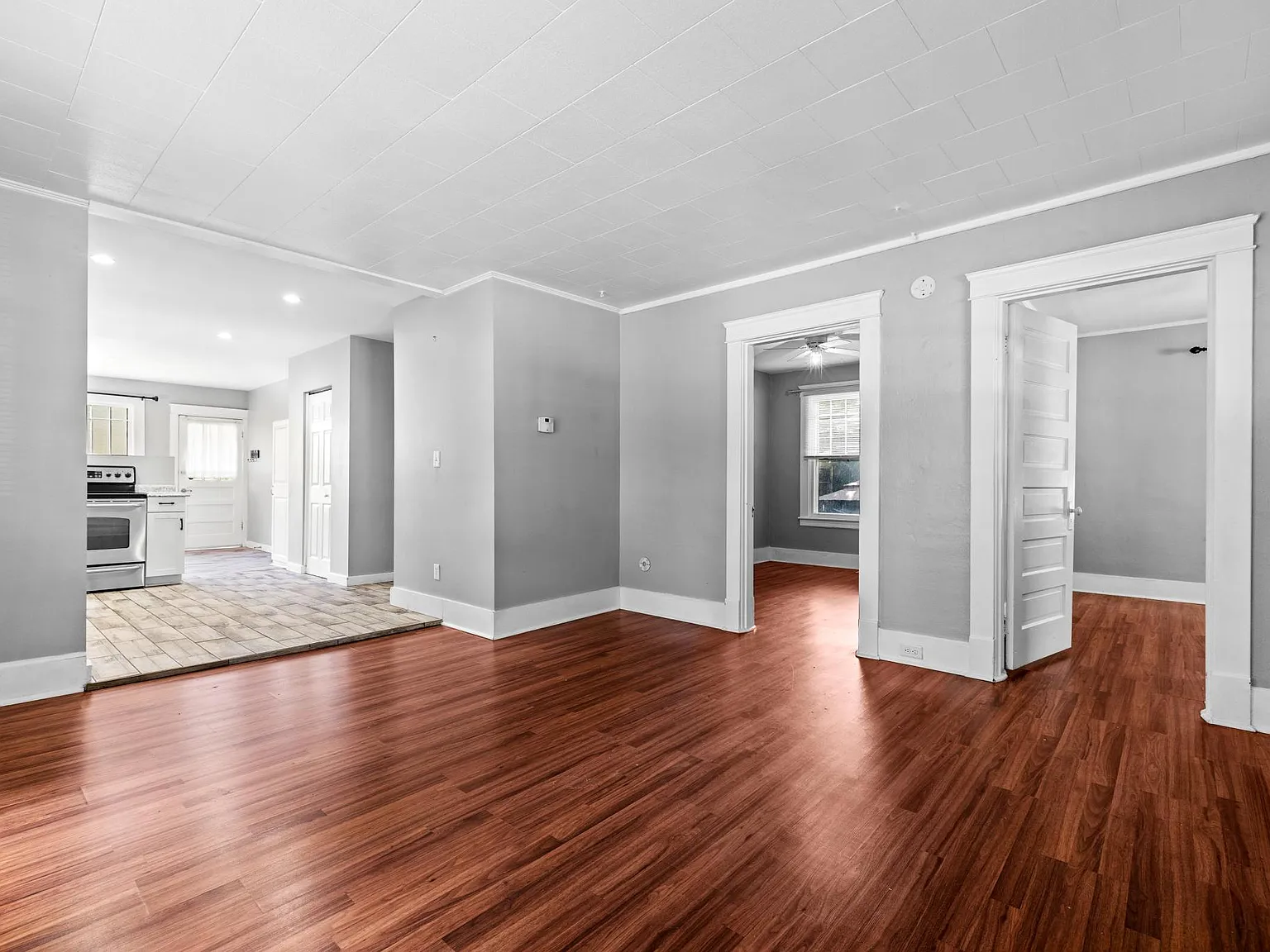 3 bed, 1084 sqft, $2,500 — Photo 4