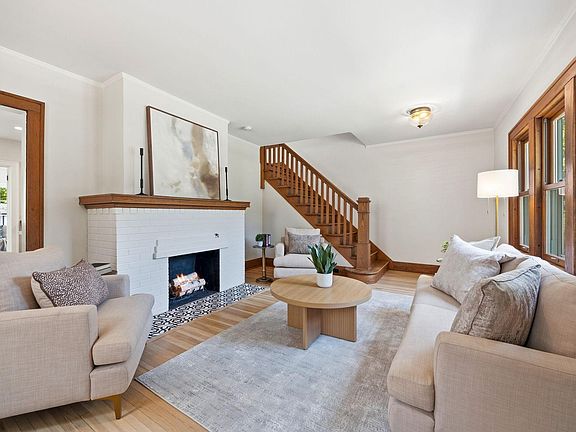 3rd image of 23 W 48th St