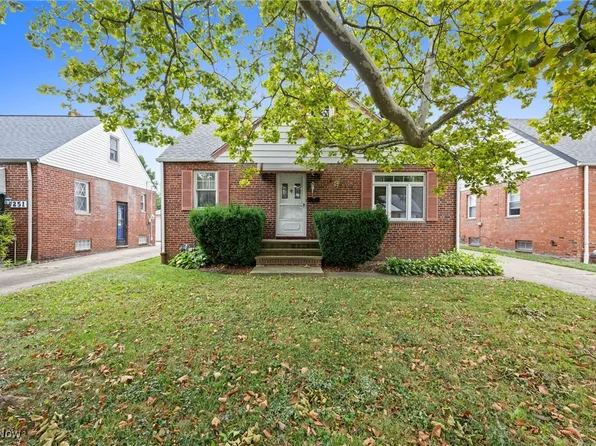 255 E 322nd St, Willowick, OH 44095