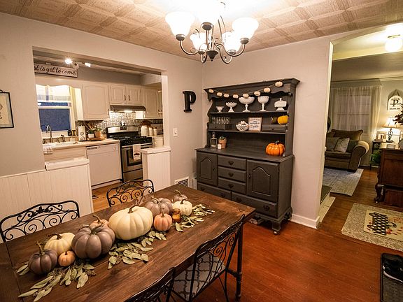 Dining room.