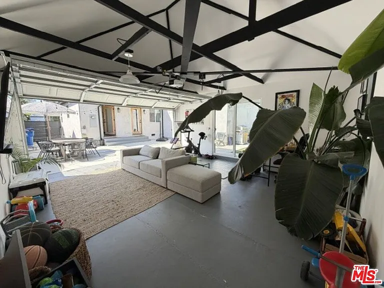 1768 S Fairfax Ave — Photo 31