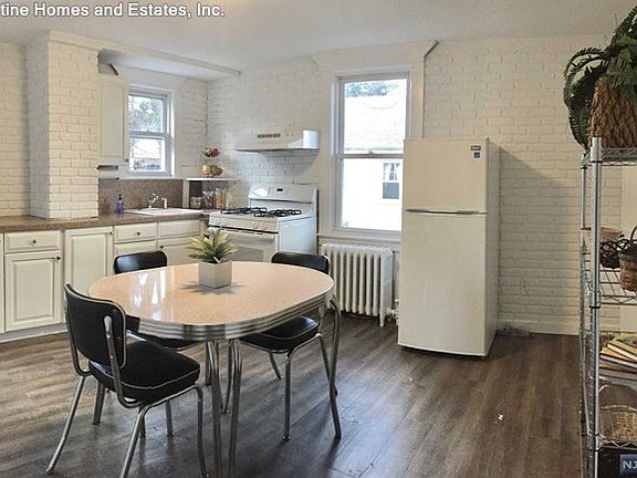 4th image of 193 Scharer Ave