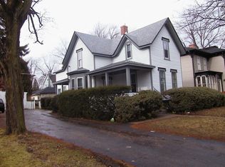 628 N Sheridan Rd #1, Waukegan, IL 60085