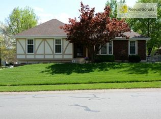923 SE 5th Ter, Lees Summit, MO 64063