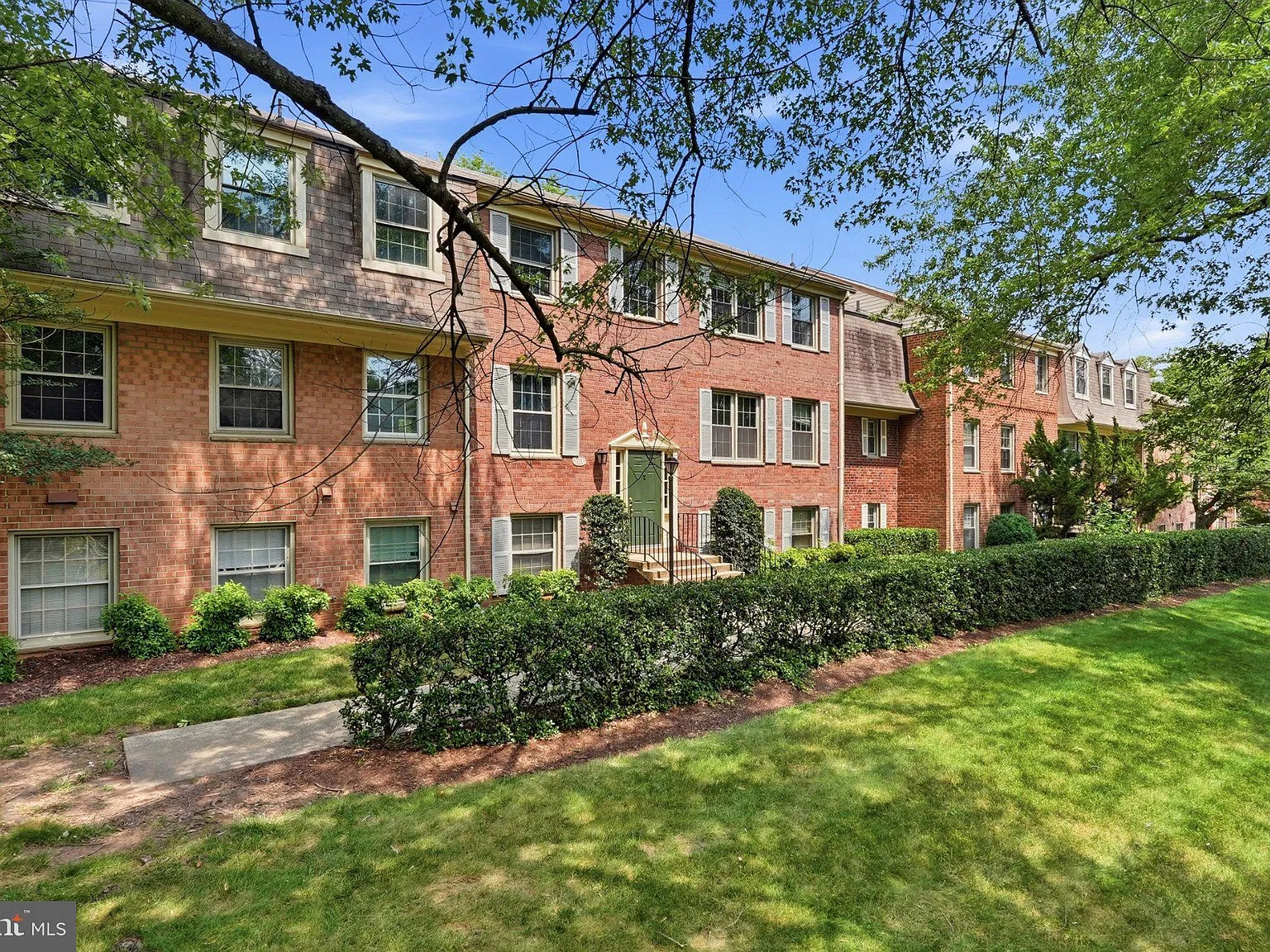 5976 Westchester Park Dr — Photo 2
