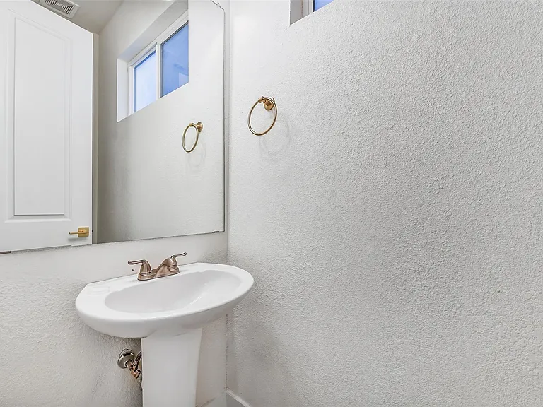 5906 Saint Augustine St #C — Photo 14