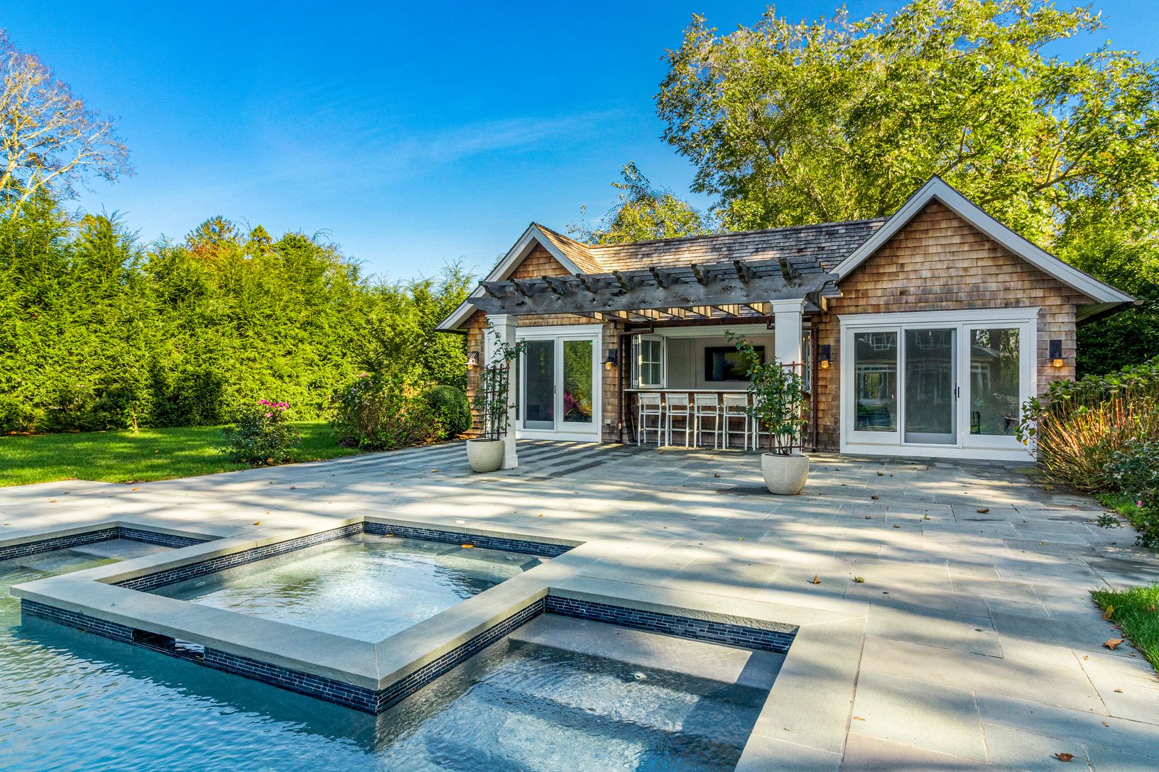  Pool House / Spa