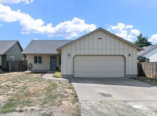 425 S 12th St, Cottage Grove, OR 97424