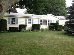 670 Cabot Rd, Rochester, NY 14626