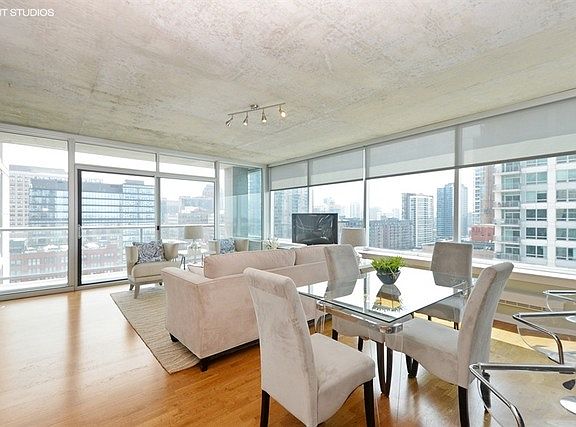 2nd image of 611 S Wells St #1507
