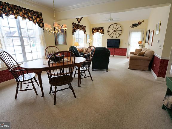 5th image of 136 Devonshire Way