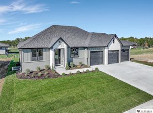 8910 Buckskin Ct, Lincoln, NE 68520