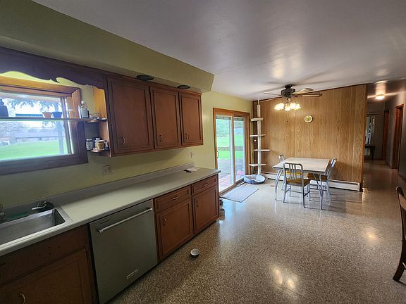 4th image of 304 Green Hill Dr