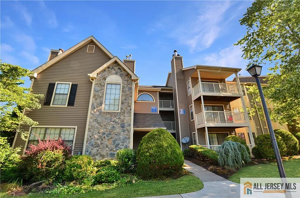 1 bed, 1.0 bath, 469 sqft, $1,875 — Photo 1