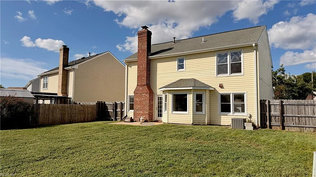 4 bed, 2.5 bath, 2104 sqft, $2,700 — Photo 4