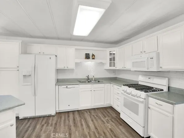 22780 Skylink Dr, Canyon Lake, CA 92587