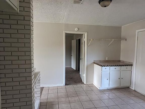 3rd image of 3302 McCrarey Dr