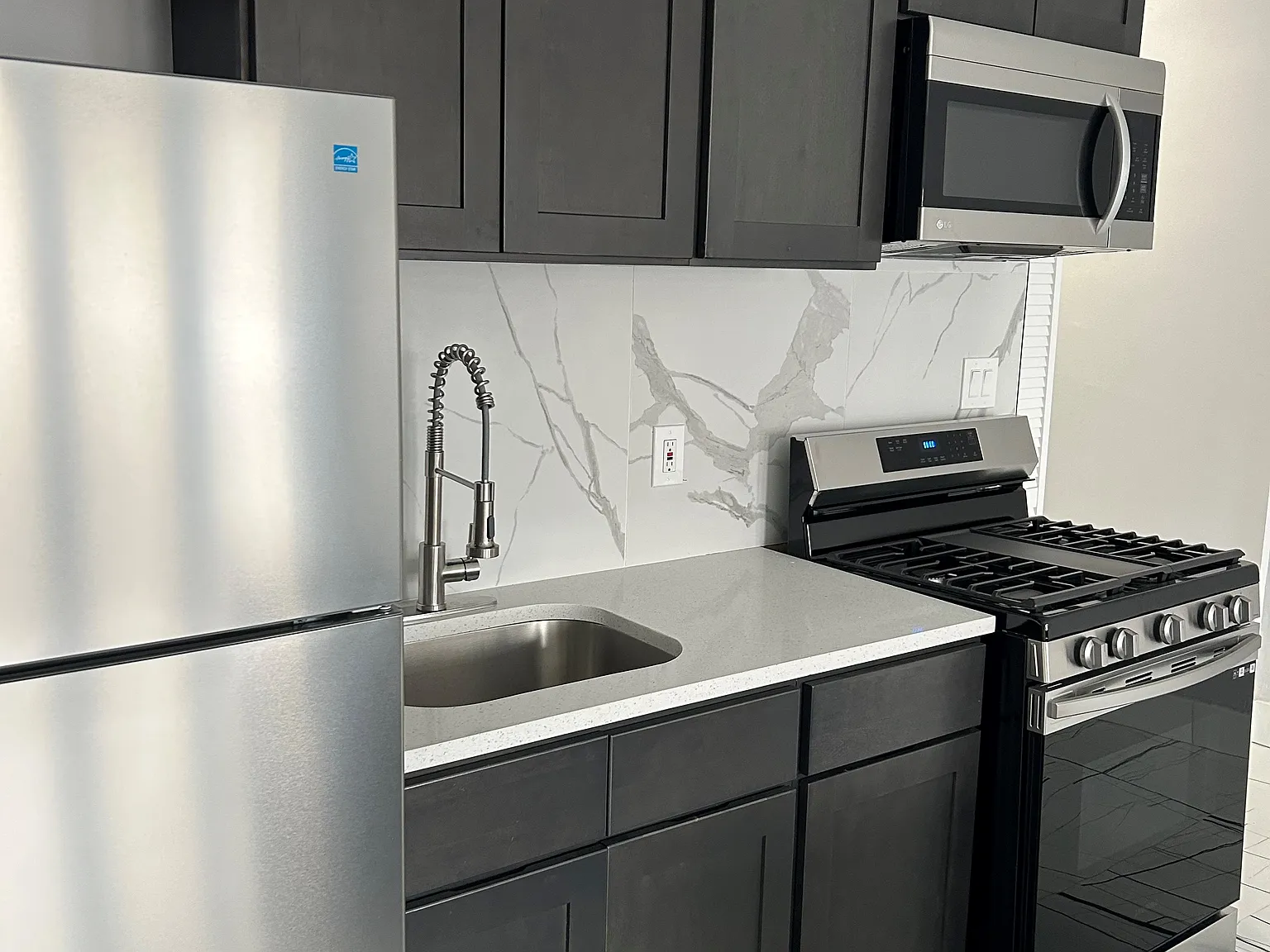 610 Salem Ave — Photo 2