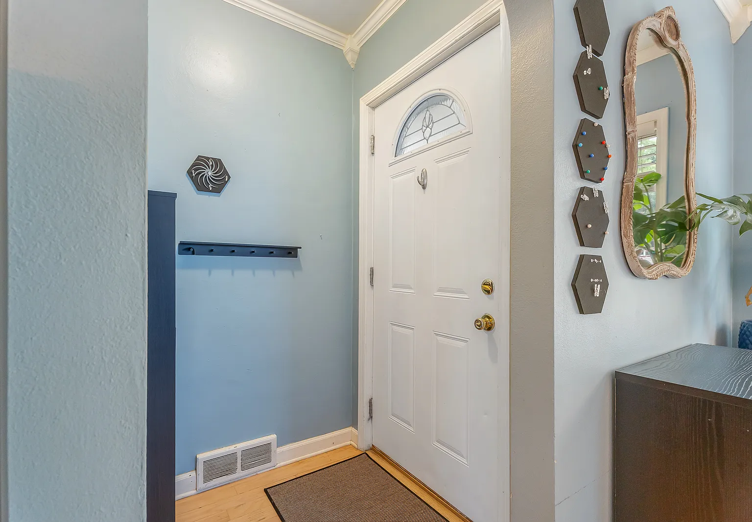 2 bed, 1303 sqft, $2,000 — Photo 2