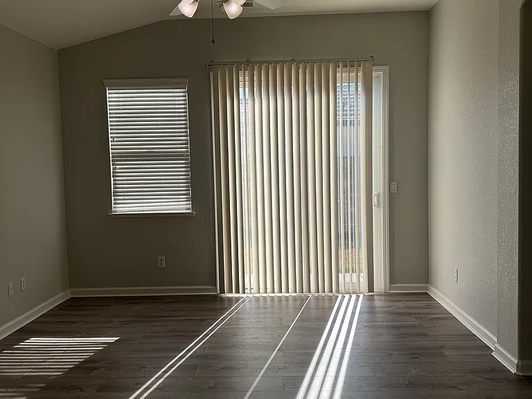 920 Heartland Dr — Photo 5
