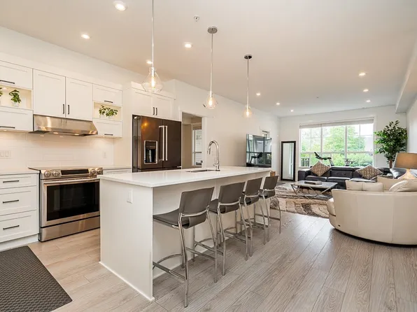 12367 224th St #204, Maple Ridge, BC V2X 6B9