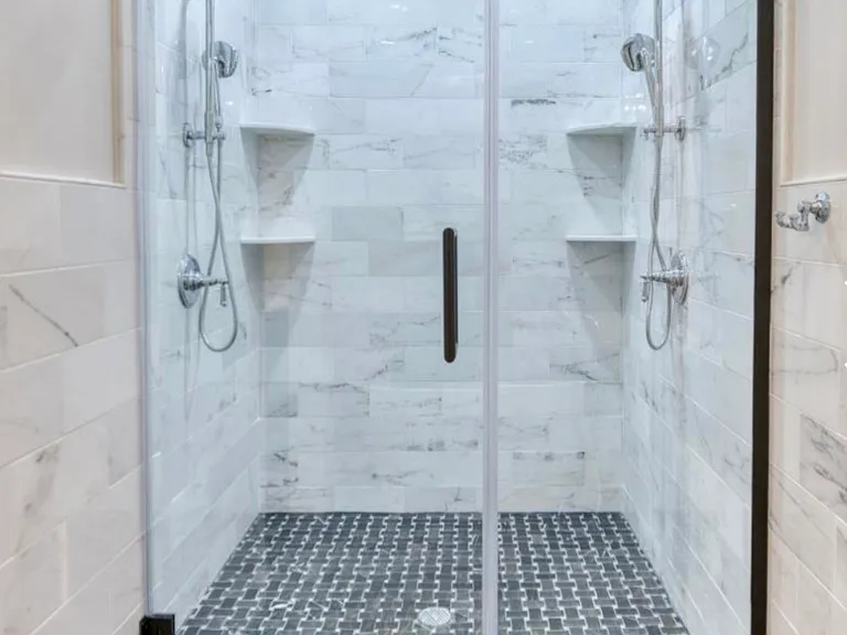 923 Starkweather Ave — Photo 2
