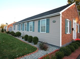 27 Ames St, Springfield, MA 01104