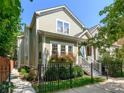 2852 W Fletcher St, Chicago, IL, 60618