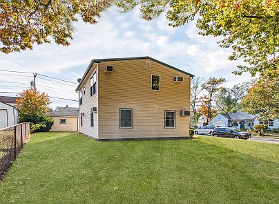 3rd image of 7 Violet Ln