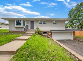 2473 Lexington Ave N, Roseville, MN 55113