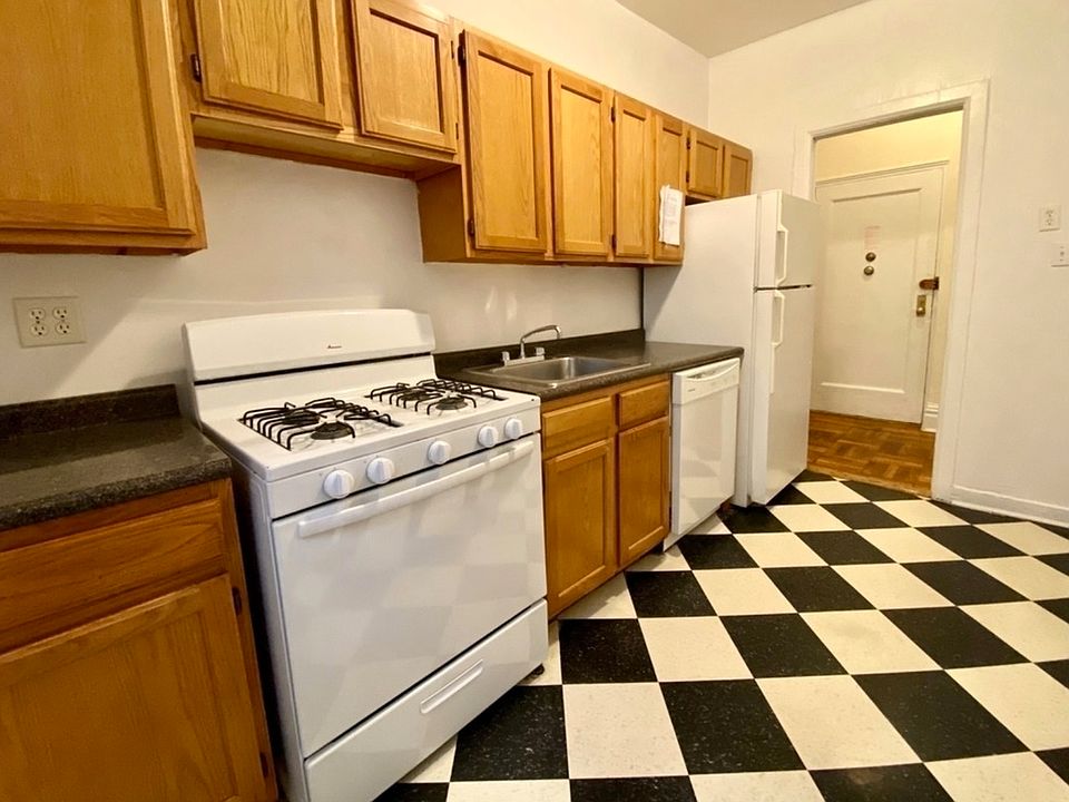 1st image of 25 Eastern Pkwy #2EE