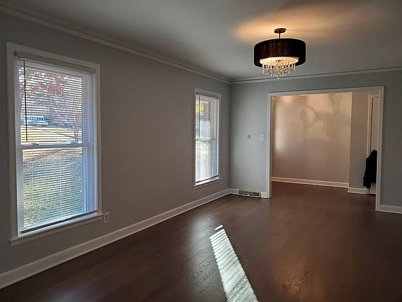 3rd image of 1043 Christopher Cir