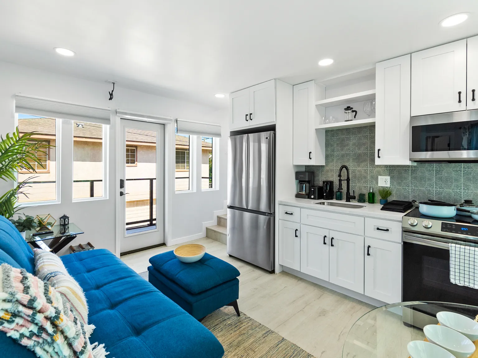 2 bed, 875 sqft, $6,200 — Photo 1