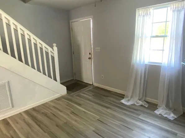 122 Oakwood Rd APT H, Charleston, WV 25313