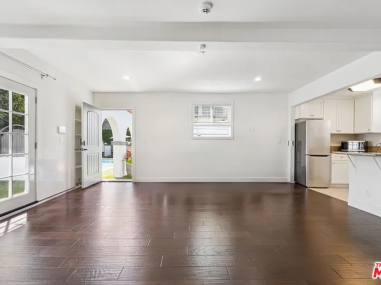 956 S Longwood Ave — Photo 38
