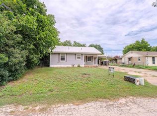 502 N Hook St, Henrietta, TX 76365