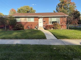 31114 Roan Dr, Warren, MI 48093