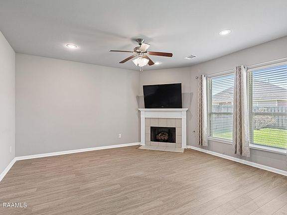 3rd image of 125 Franklin Ln