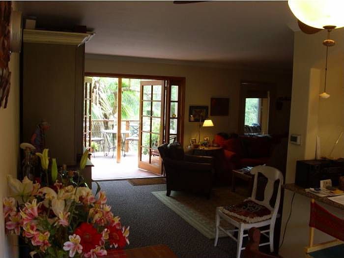 Diningrm towards deck!