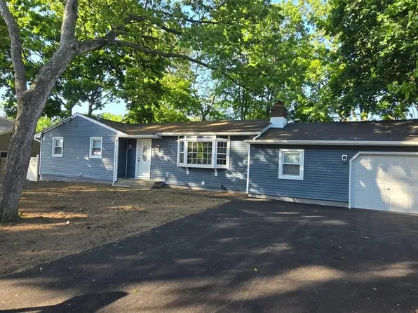 111 Brooklyn Avenue, West Babylon, NY 11704