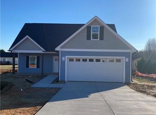 1010 Fairfield Dr, Yadkinville, NC 27055