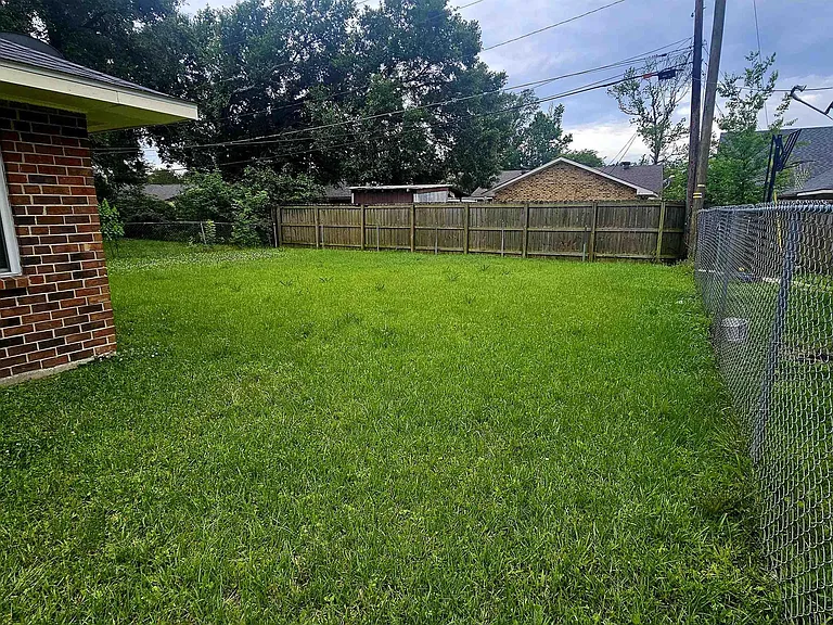 8708 Montclair St — Photo 10