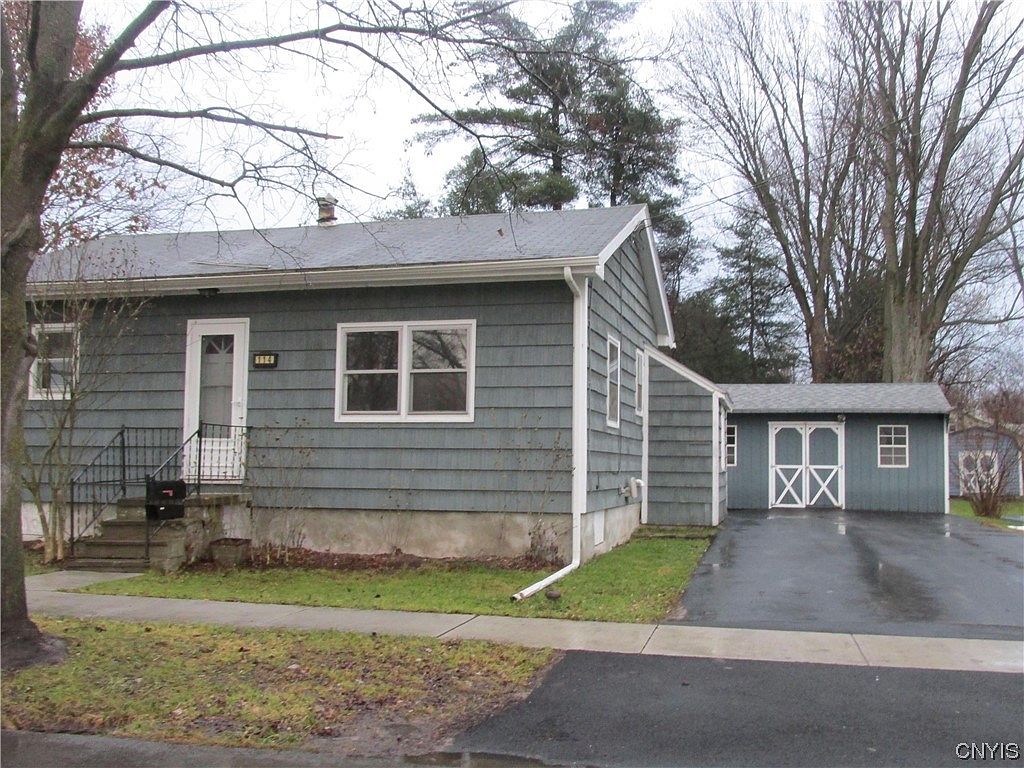 114 Elm St, Minoa, NY 13116 Zillow